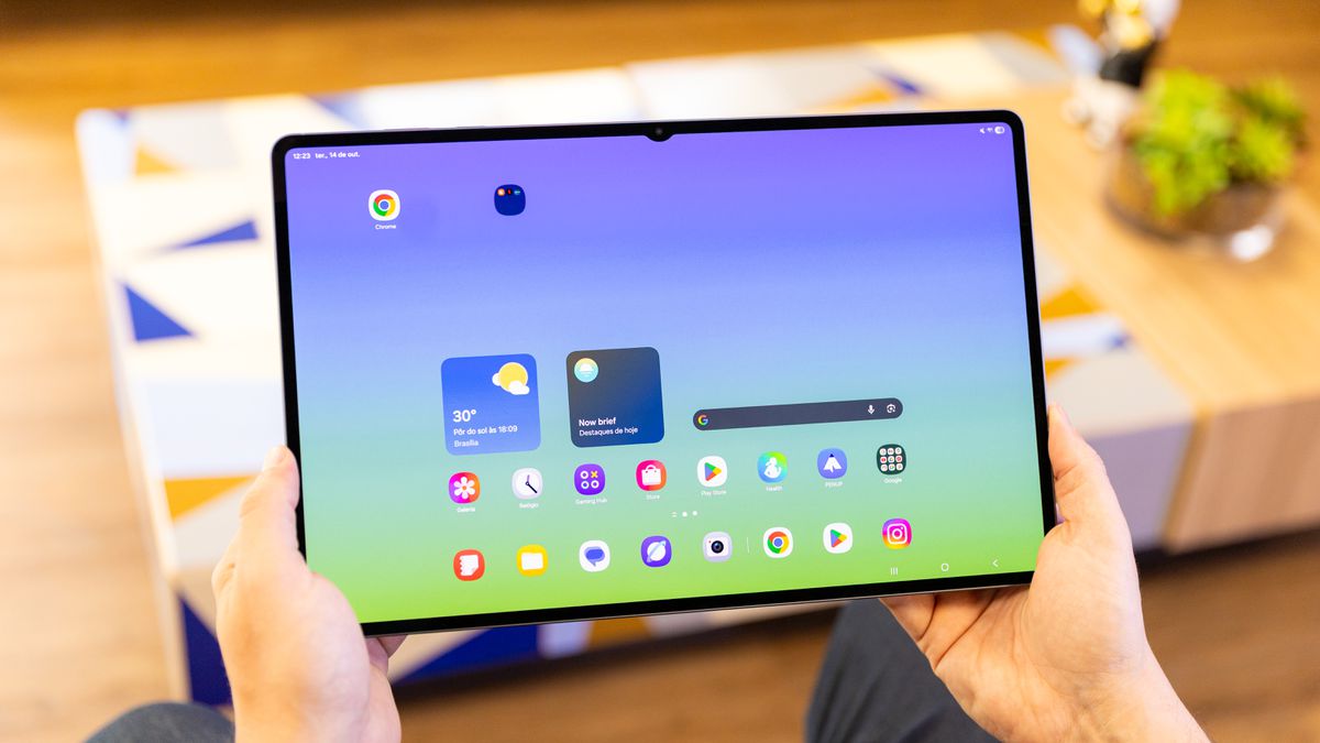 Samsung pode preparar tablet com "buraco na tela"; veja o que já sabemos