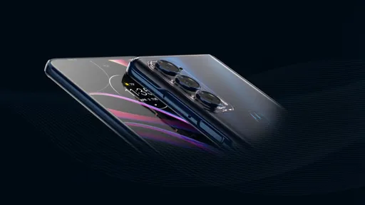 Motorola lança Edge (2021) com tela de 144 Hz e preço promocional arrasador