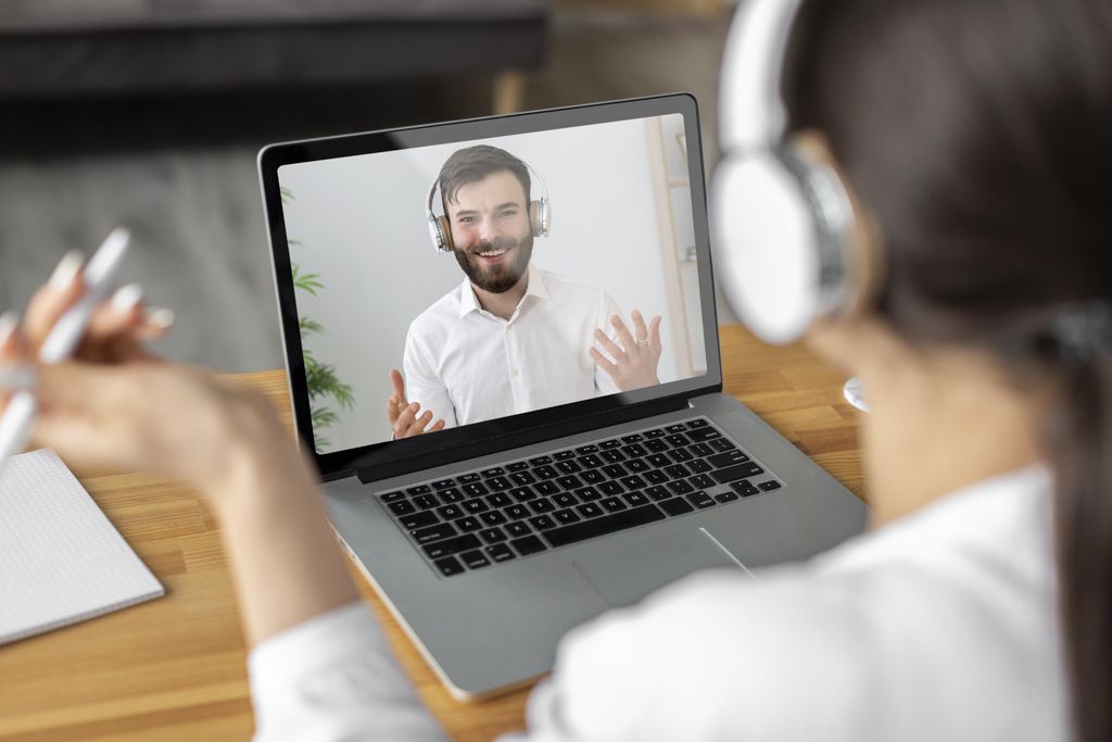 Clones virtuais substituem os seus donos em reuniões de trabalho no Japão (Imagem: Freepik)