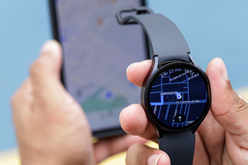 Com o Watch 6 é possível colocar um rota no Mapas do celular e visualizar pelo relógio (Imagem: Ivo Meneghel Jr./Canaltech)