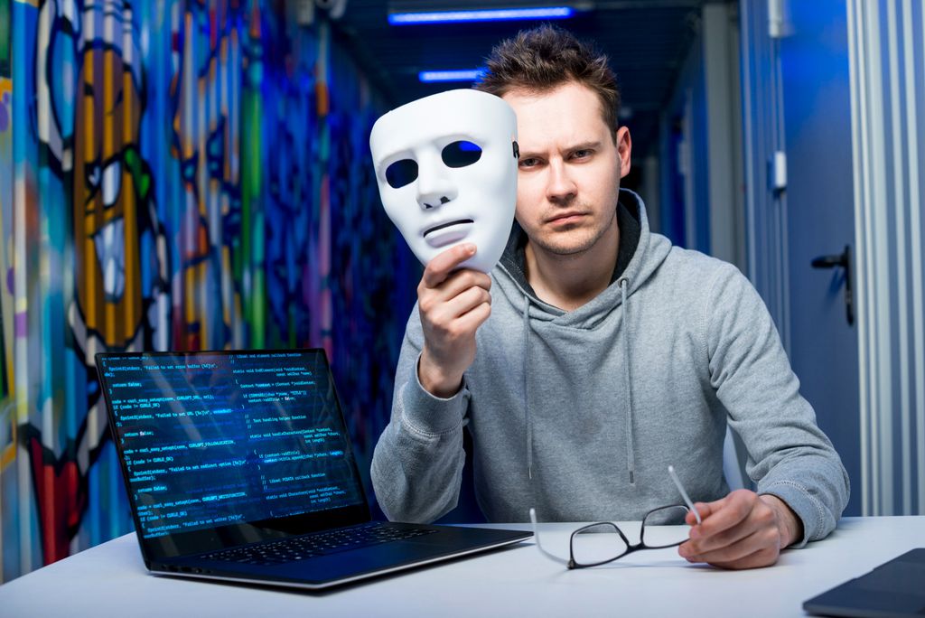 A IA pode ser utilizada por criminosos para a criação de deepfakes em esquemas de fraudes e ataques de engenharia social (Imagem: Reprodução/Freepik)