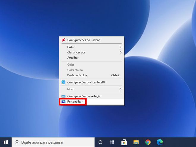 Clique com o botão direito do mouse na área de trabalho e selecione o item "Personalizar" (Captura de tela: Matheus Bigogno)