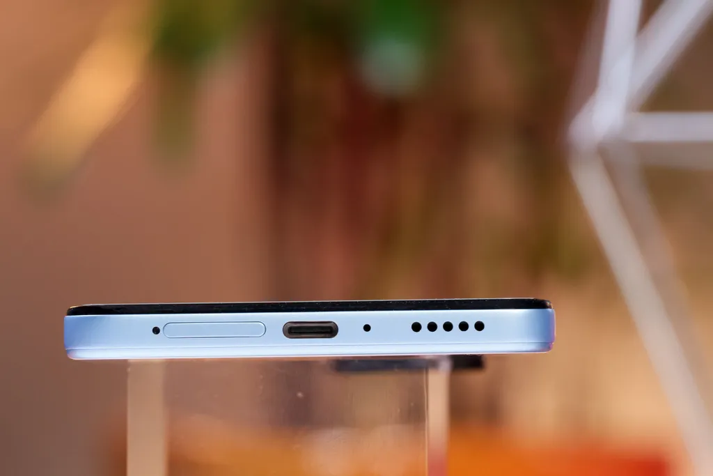 O Xiaomi 11i tem carregamento rápido de 67 W (Imagem: Ivo/Canaltech)