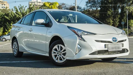 Análise | Toyota Prius: eficiência e conforto extremos, conectividade limitada