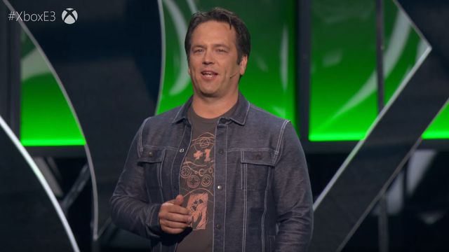Phil Spencer elogia DualSense do PS5 e reforça repúdio à guerra de consoles
