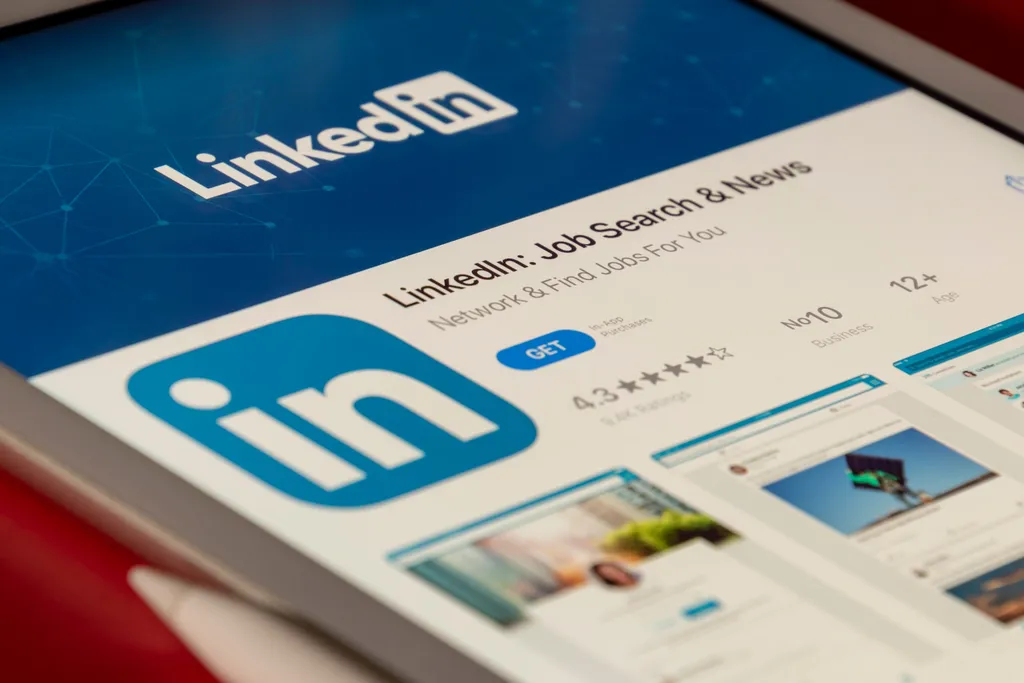 LinkedIn Coach poderá ajudar as pessoas na busca por emprego (Imagem: Souvik Banerjee/Unsplash)