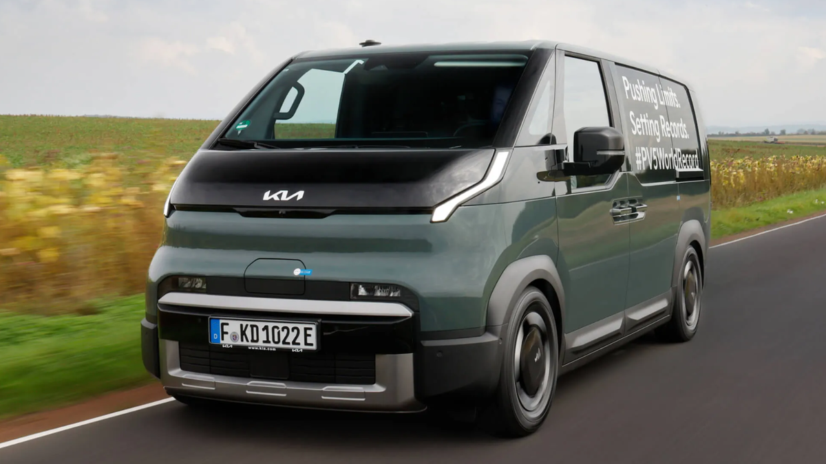 Kia leva sua nova van ao limite em viagem sem recarregar e quebra recorde