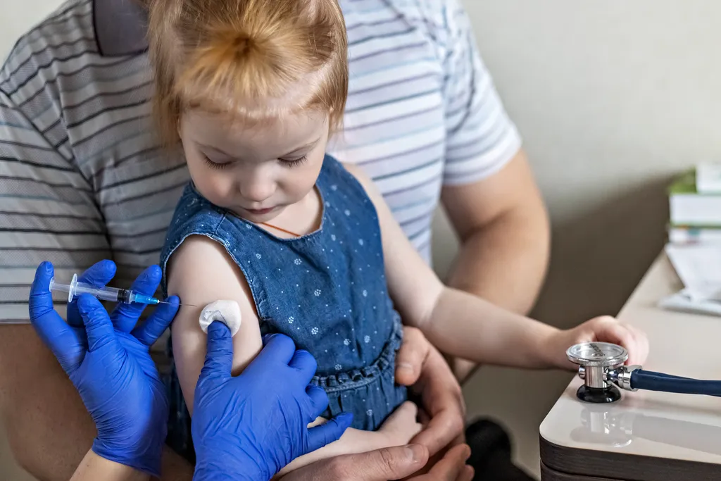 Especialistas da FDA recomendam a vacina da Pfizer e a da Moderna para crianças com menos de 5 anos (Imagem: Twenty20photos/Envato)