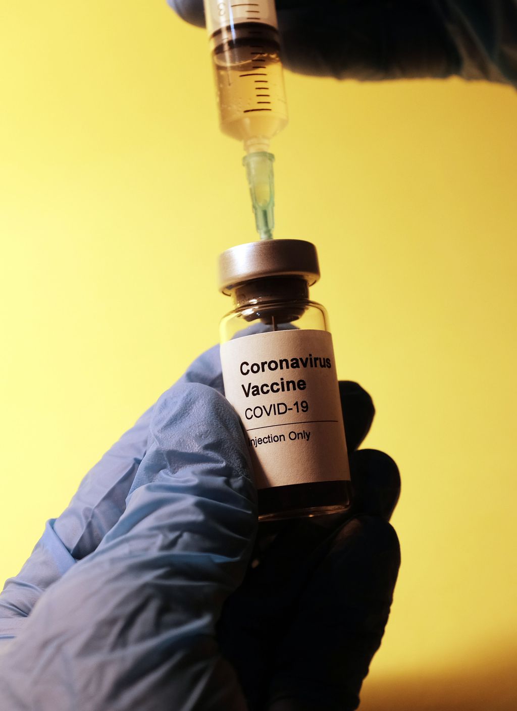 Pfizer acelera e começa a fabricar bilhões de doses adicionais contra COVID-19