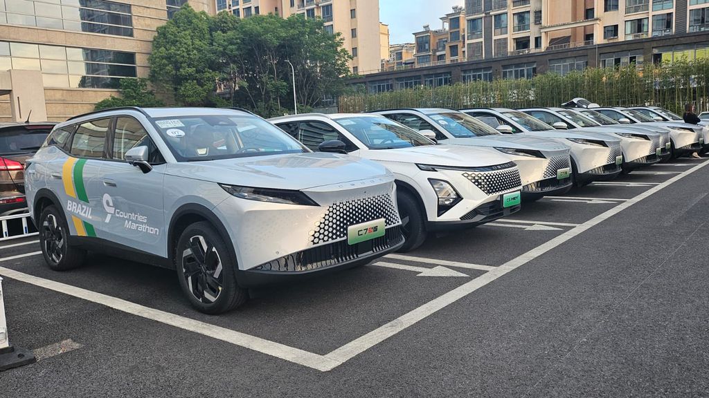 Carros da Omoda estacionados
