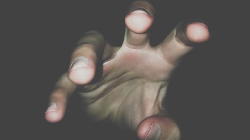 Novo ataque Mão Fantasma permite que criminosos usem celular como o próprio dono