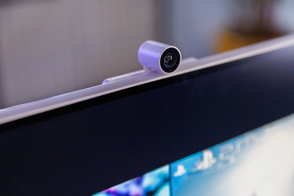 Stealerium é capaz de invadir a webcam e tirar fotos do usuário enquanto assiste pornô — convém, aos usuários, tampar a câmera enquanto não estiver sendo usada e evitar clicar em links e anexos suspeitos (Imagem: Ivo Meneghel Jr/ Canaltech)