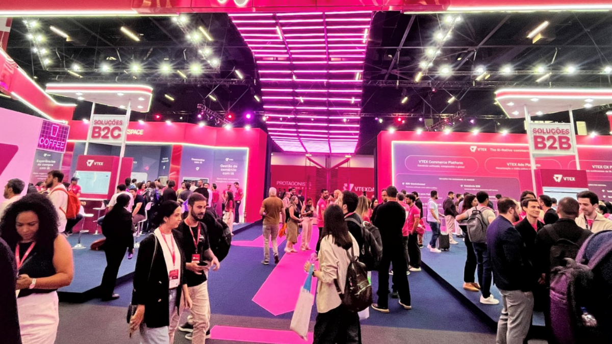 VTEX Day 2026: IA assume o comando do varejo e inicia era do comércio agêntico