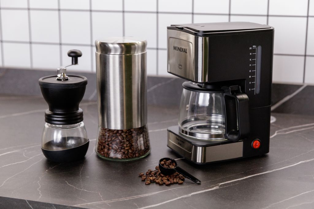 A cafeteira é um eletroportátil útil para criar opções mais versáteis do líquido (Imagem: Ivo Meneghel Jr/Canaltech)