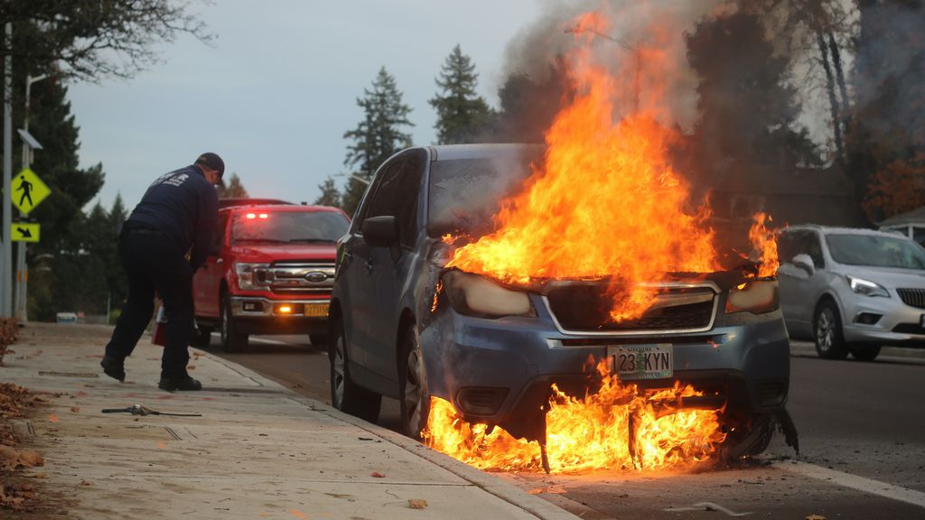 Carros híbridos têm, proporcionalmente, mais incêndios a cada 100 mil veículos (Imagem: Riley Edwards/Unsplash/CC)