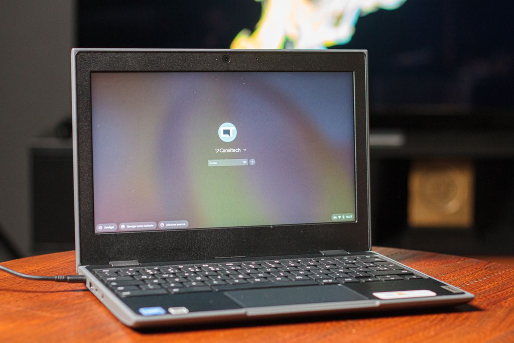 Uma das opções disponíveis no mercado brasileiro: Chromebook Lenovo 100e (Imagem: Ivo/Canaltech)