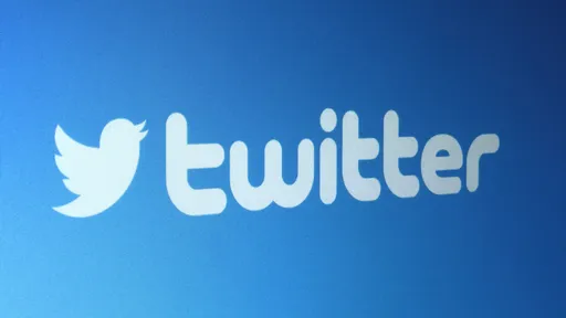 Novos anúncios do Twitter trocam postagens por informações