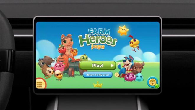 Jogo rolando na central multimídia