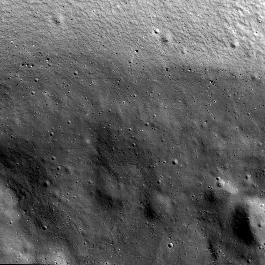 Cratera Shackleton observada pela câmera da sonda Korean Pathfinder Lunar Orbiter (Imagem: Reprodução/ NASA/KARI/Arizona State University)