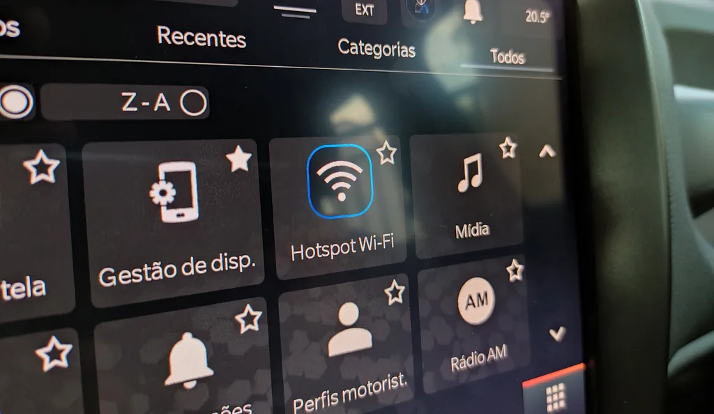 Todos os ocupantes do Jeep Renegade podem acessar o Wi-Fi que a qualidade da conexão segue muito boa (Imagem: Felipe Ribeiro/Canaltech)
