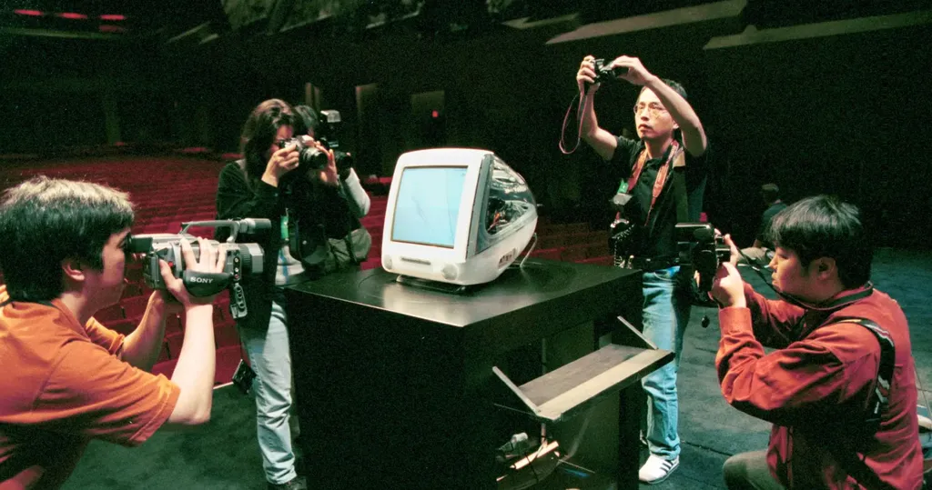 iMac G3 de 1998 foi o primeiro iDevice da Apple (Foto: John G. Mabanglo - AFP/Getty Images)