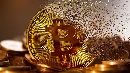 Preço do Bitcoin despenca após China desligar 90% de sua capacidade de mineração