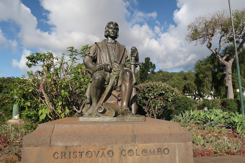 Estátua em homenagem ao navegador Cristóvão Colombo (Foto: Pixabay)