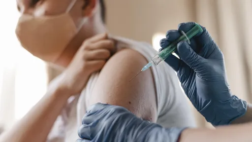 Brasil recebe primeiro lote de vacina infantil contra covid-19