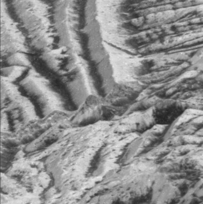Imagem ampliada da superfície de Europa, obtida pela sonda Galileo, da NASA (Imagem: Reprodução/NASA/JPL-Caltech)