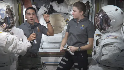 Veja como os astronautas se comunicam no espaço sem usar palavras