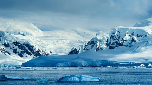Polo Sul está aquecendo três vezes mais rápido que o resto do mundo, diz estudo
