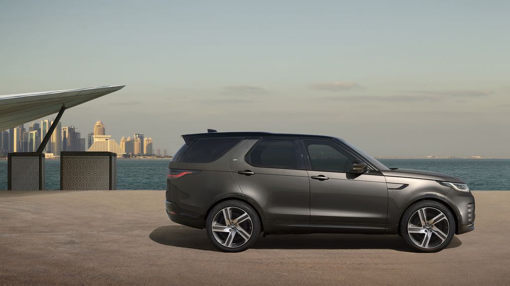 Дискавери спорт 2024. Новый ленд ровер дискавери 2022. Discovery 2024. Discovery sport r-dynamic s. Ленд ровер спорт 2023.