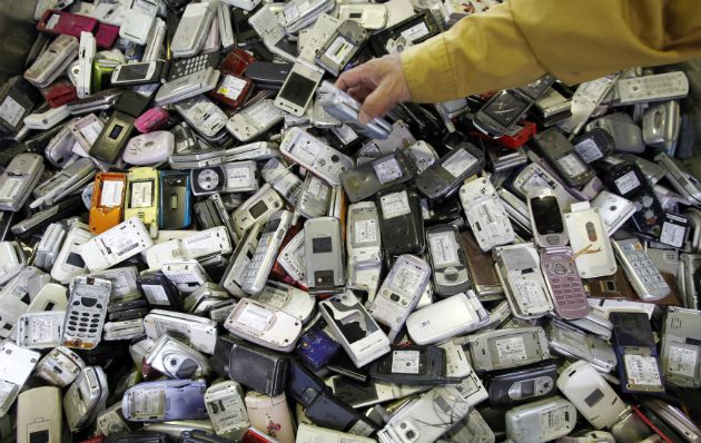 Metais valiosos presentes em dispositivos eletrônicos são descartados (Imagem: Reprodução/ONU)