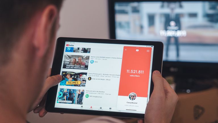 YouTube presenta IA experimental para ayudar a creadores de contenido