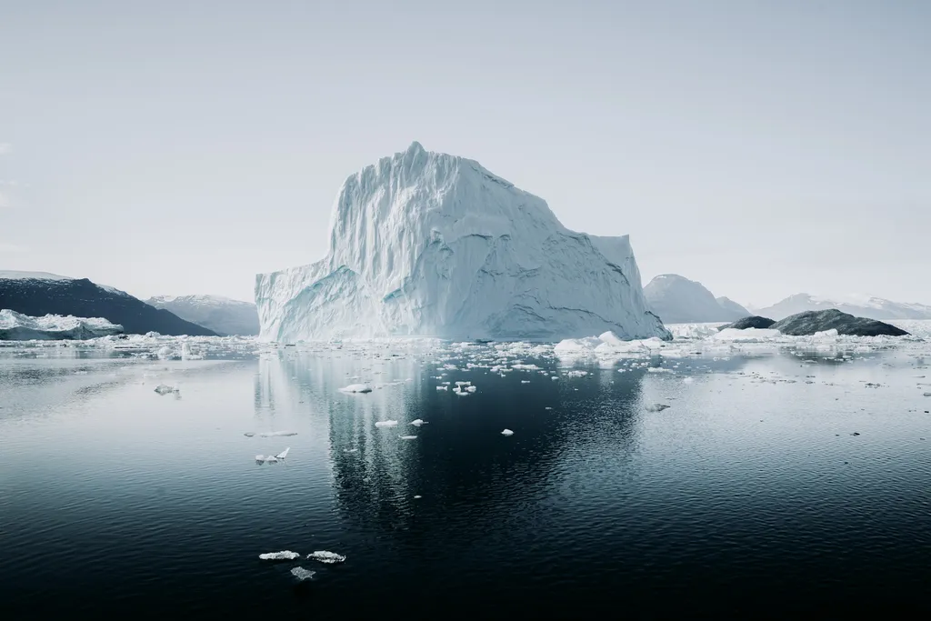 Os dias mais quentes de julho porovocam derretimento de gelo em ilha no Ártico (Imagem: Annie Spratt/Unsplash)