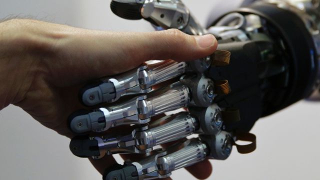 Robôs podem assumir 5 milhões de empregos até 2020, prevê relatório