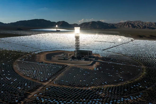 Sistema de Geração de Energia Solar Ivanpah, no Deserto de Mojave, Califórnia