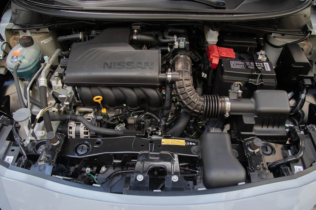 Nissan Versa 2024 manteve o motor 1.6 aspirado e o câmbio CVT em todas as versões (Imagem: Divulgação/Nissan)