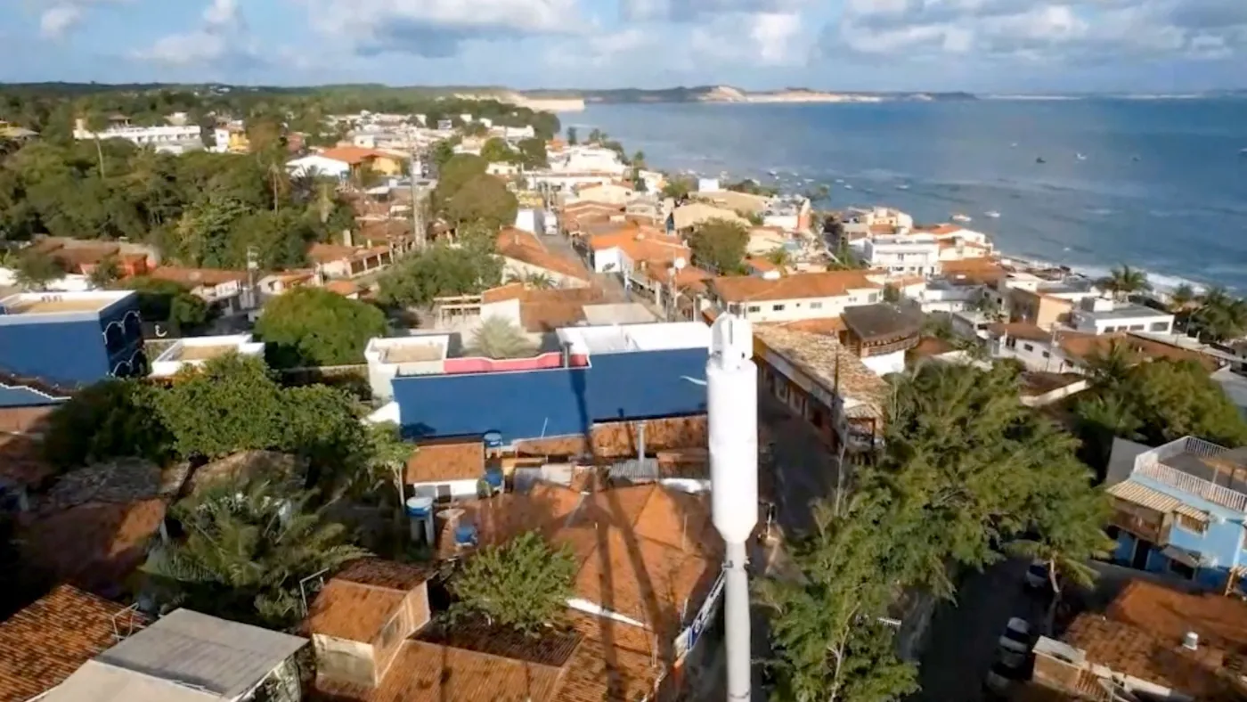 Antena 4G da TIM que testa 5G na praia da Pipa (RN) é movida a energia eólica