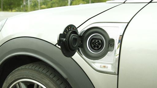Carros elétricos e híbridos plug-in serão um terço do mercado em 10 anos