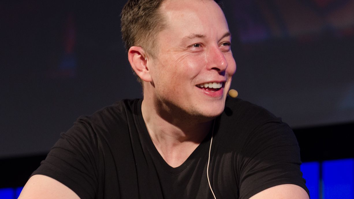Microblog aceita acordo e Elon Musk compra Twitter - cover