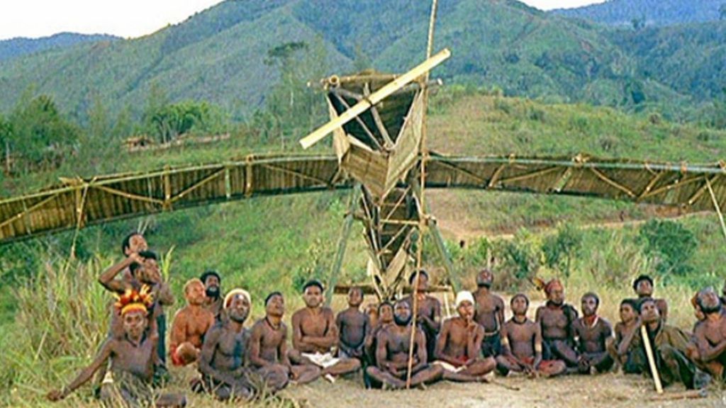 Escultura de um avião feita de palha pela tribo na ilha de Tanna