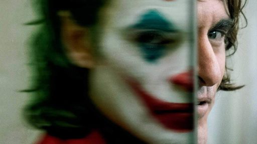 Crítica | Coringa e uma sociedade tão perversa quanto o próprio vilão