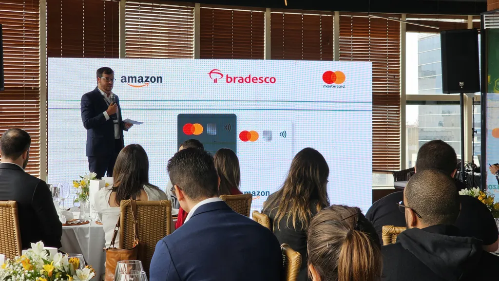 Em parceria com Bradesco e Mastercard, a Amazon traz ao Brasil seu próprio cartão de crédito — o mercado brasileiro é o primeiro da América Latina a receber a novidade (Imagem: Renan da Silva Dores/Canaltech)