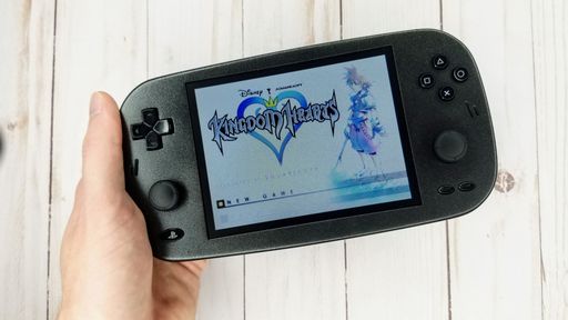 YouTuber cria PS2 portátil e jogável
