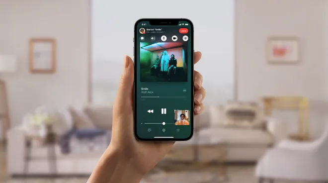 O FaceTime permite até assistir conteúdos em conjunto com amigos ou familiares (Imagem: Divulgação/Apple)