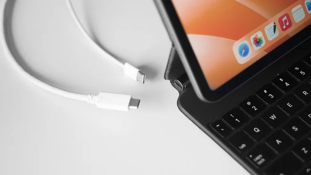 Fim do conector Lightning para iPhones e acessórios da Apple deve acontecer ainda este ano (Foto: Victor Carvalho/Canaltech)