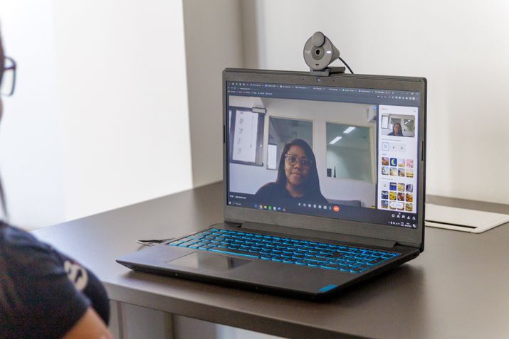 Logitech Brio 300 meet