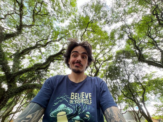 Selfie tirada no modo automático com o iPad Mini (2021)