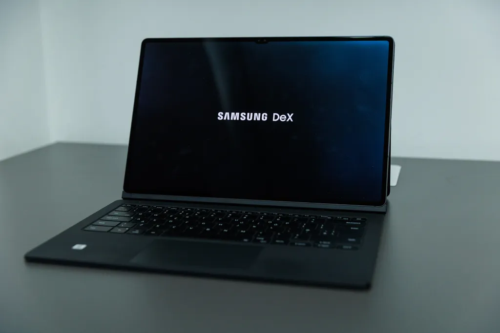 Modo DeX da Samsung oferece algumas vantagens, mas tem alguns problemas na usabilidade (Imagem: Ivo Meneghel Jr/Canaltech)